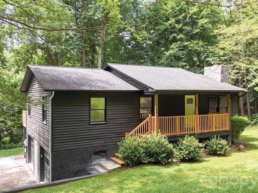 4 Smokey Mountain Drive, Swannanoa, NC 28778.  MLS# CAR4362621, YatesRealty ID 21137. 