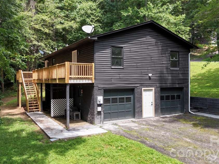 4 Smokey Mountain Drive, Swannanoa, NC 28778.  MLS# CAR4362621, YatesRealty ID 21137. 