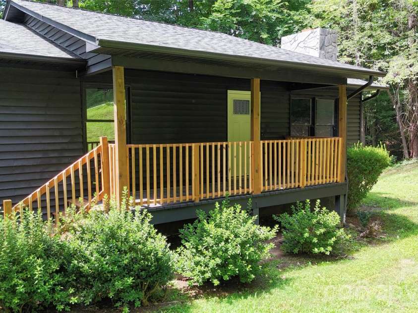 4 Smokey Mountain Drive, Swannanoa, NC 28778.  MLS# CAR4362621, YatesRealty ID 21137. 