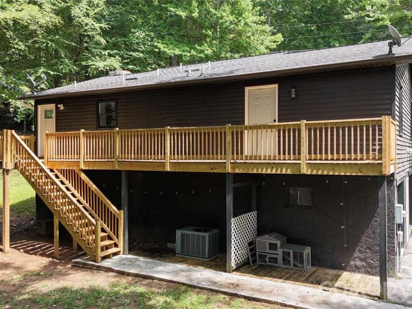 4 Smokey Mountain Drive, Swannanoa, NC 28778.  MLS# CAR4362621, YatesRealty ID 21137. 