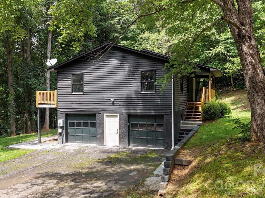 4 Smokey Mountain Drive, Swannanoa, NC 28778.  MLS# CAR4362621, YatesRealty ID 21137. 