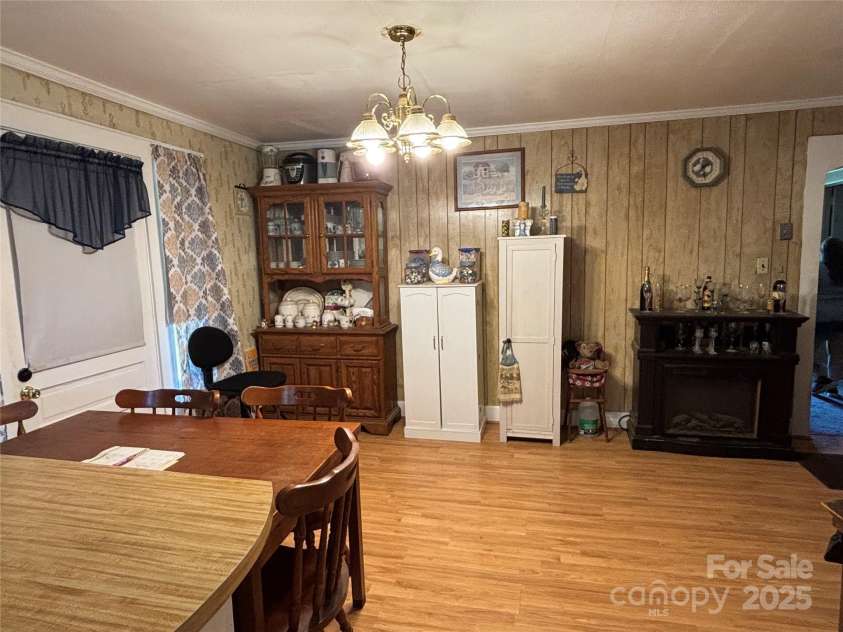 4059 10th Avenue Drive, Hickory, NC 28602.  MLS# CAR4270604, YatesRealty ID 21138. 