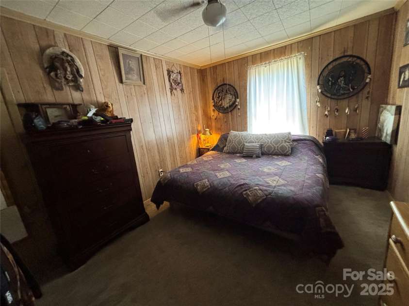 4059 10th Avenue Drive, Hickory, NC 28602.  MLS# CAR4270604, YatesRealty ID 21138. 