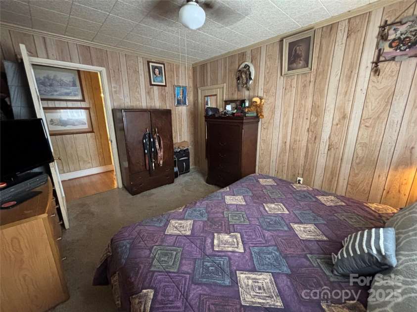 4059 10th Avenue Drive, Hickory, NC 28602.  MLS# CAR4270604, YatesRealty ID 21138. 