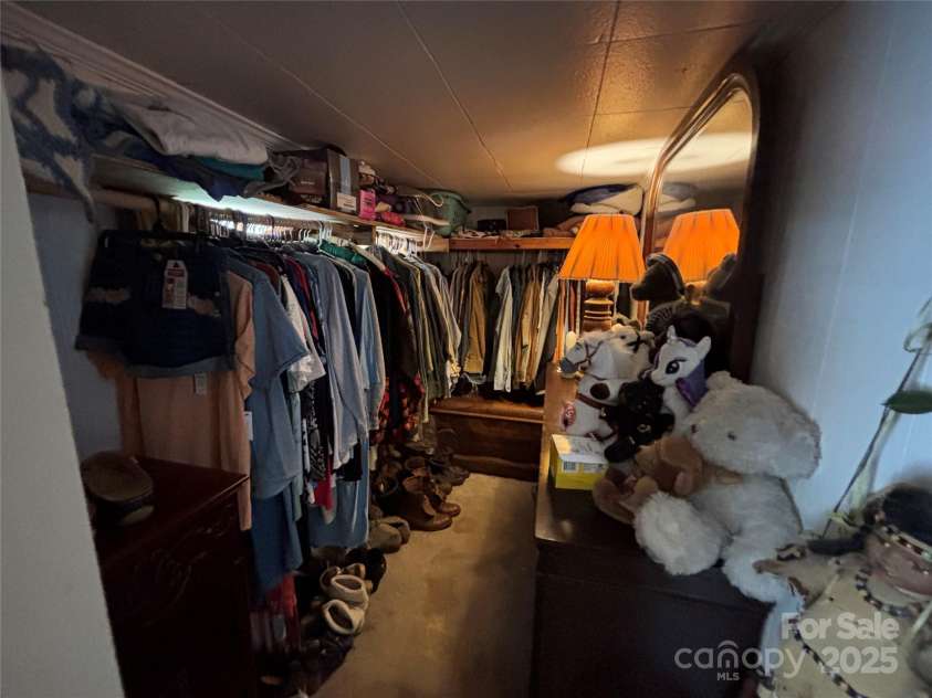 4059 10th Avenue Drive, Hickory, NC 28602.  MLS# CAR4270604, YatesRealty ID 21138. 