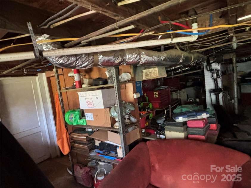 4059 10th Avenue Drive, Hickory, NC 28602.  MLS# CAR4270604, YatesRealty ID 21138. 