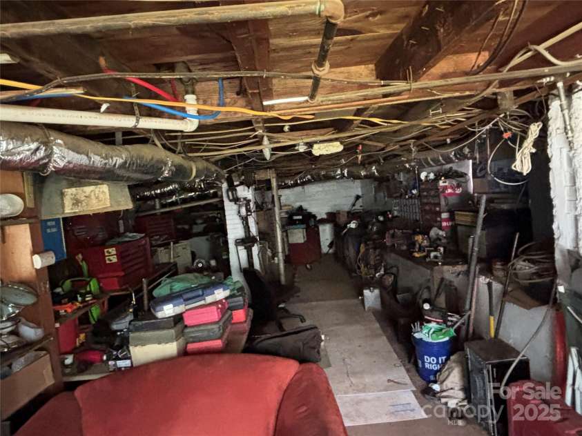 4059 10th Avenue Drive, Hickory, NC 28602.  MLS# CAR4270604, YatesRealty ID 21138. 