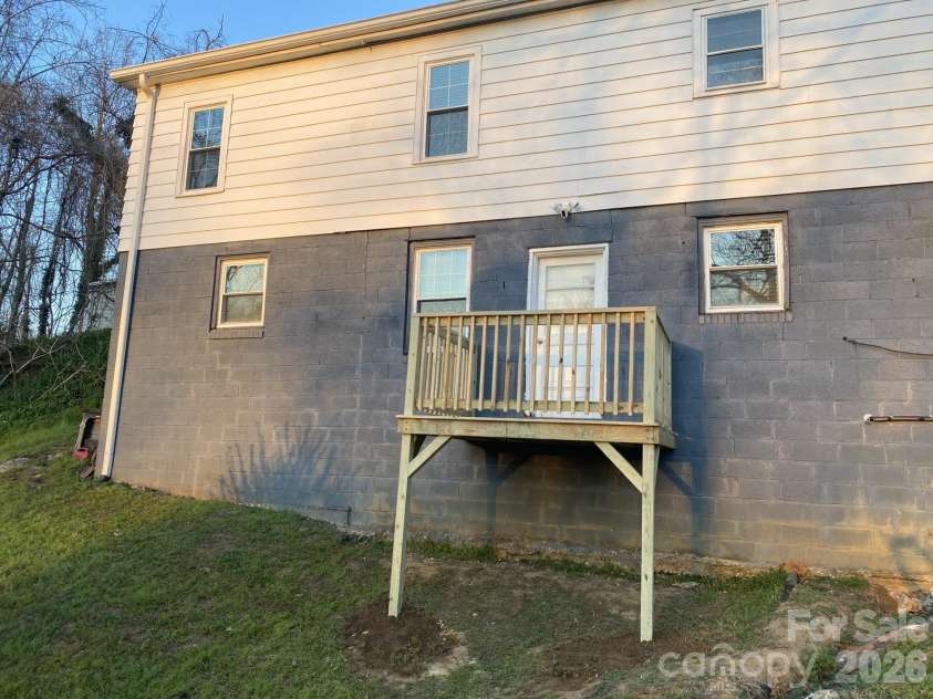 430 Arlington Circle, Lenoir, NC 28645.  MLS# CAR4411712, YatesRealty ID 21139. Balcony