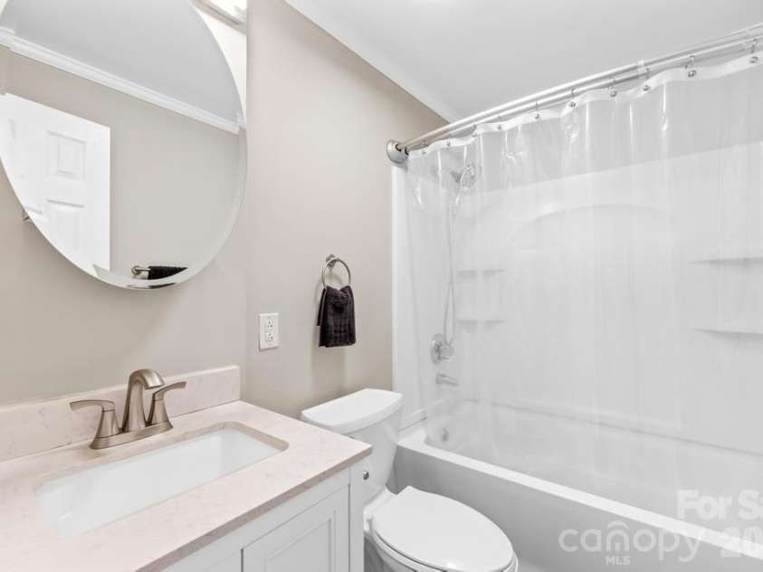 430 Arlington Circle, Lenoir, NC 28645.  MLS# CAR4411712, YatesRealty ID 21139. Bathroom