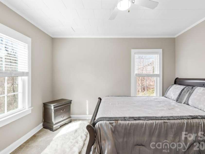 430 Arlington Circle, Lenoir, NC 28645.  MLS# CAR4411712, YatesRealty ID 21139. Bedroom