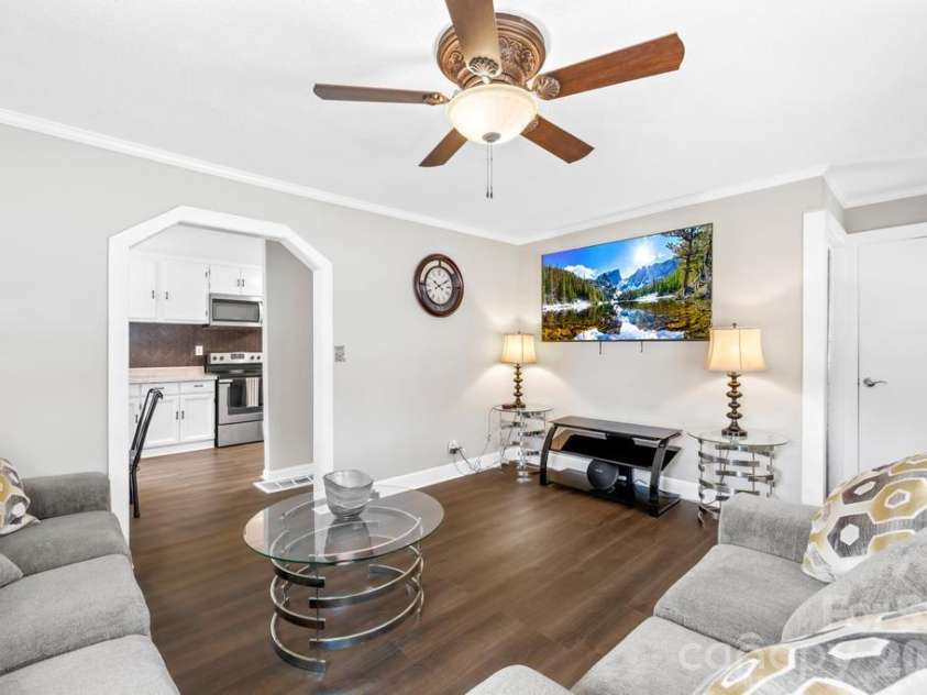 430 Arlington Circle, Lenoir, NC 28645.  MLS# CAR4411712, YatesRealty ID 21139. Living Room/Kitchen