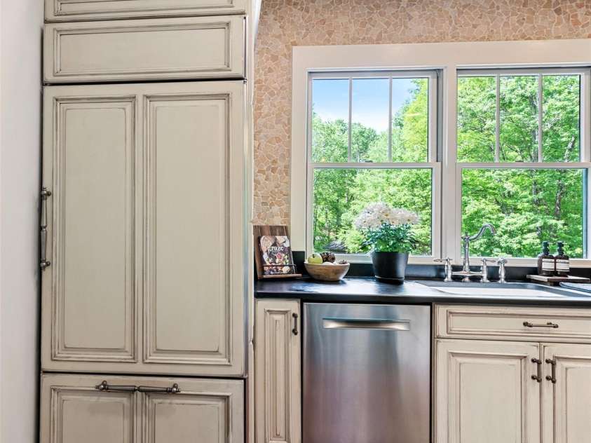 62 Blair Athel Point, Waynesville, NC 28786.  MLS# CAR4259633, YatesRealty ID 21139. 