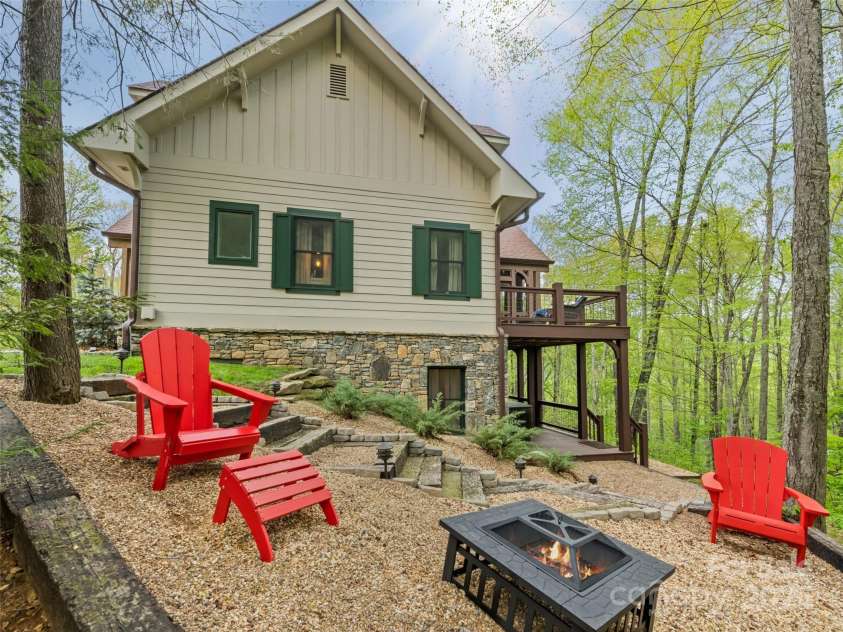 62 Blair Athel Point, Waynesville, NC 28786.  MLS# CAR4259633, YatesRealty ID 21139. 