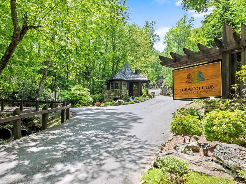 62 Blair Athel Point, Waynesville, NC 28786.  MLS# CAR4259633, YatesRealty ID 21139. 