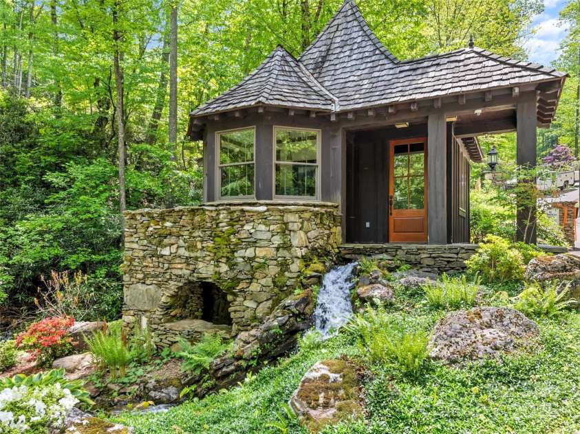 62 Blair Athel Point, Waynesville, NC 28786.  MLS# CAR4259633, YatesRealty ID 21139. 