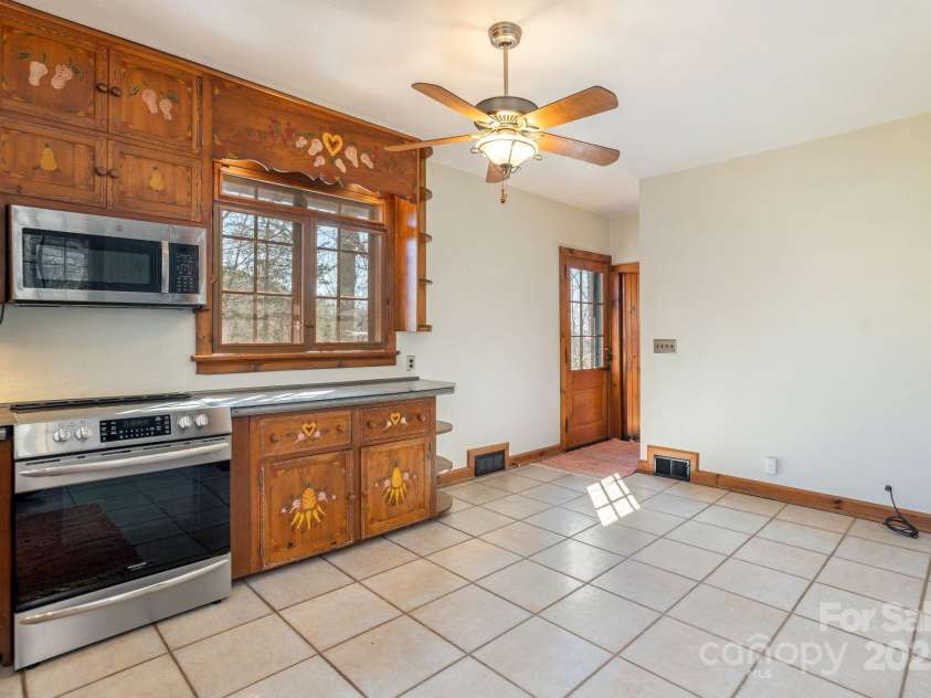 247 Skyuka Mountain Road, Columbus, NC 28722.  MLS# CAR4215183, YatesRealty ID 2114. 