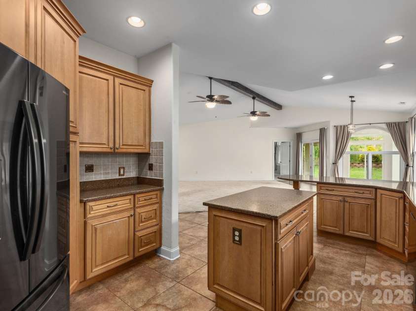 39 Pacifico Drive, Asheville, NC 28806.  MLS# CAR4298660, YatesRealty ID 2114. 