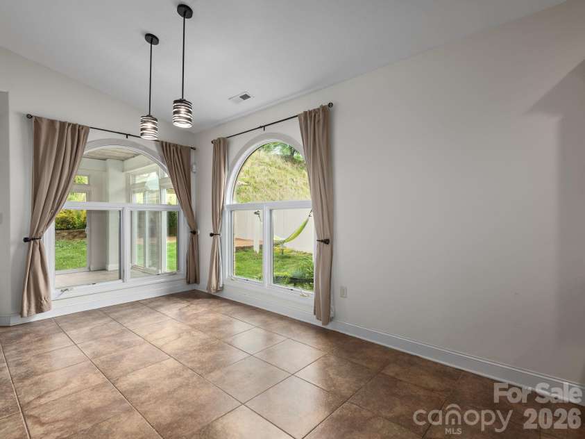 39 Pacifico Drive, Asheville, NC 28806.  MLS# CAR4298660, YatesRealty ID 2114. 