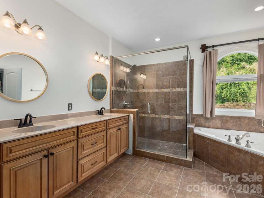 39 Pacifico Drive, Asheville, NC 28806.  MLS# CAR4298660, YatesRealty ID 2114. 