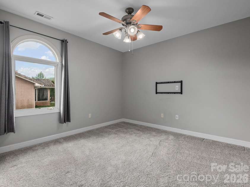 39 Pacifico Drive, Asheville, NC 28806.  MLS# CAR4298660, YatesRealty ID 2114. 