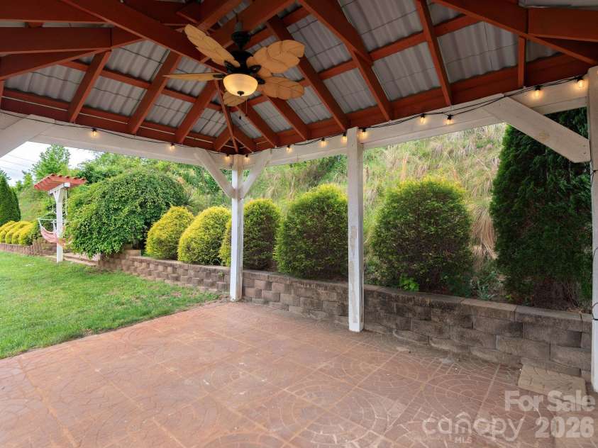 39 Pacifico Drive, Asheville, NC 28806.  MLS# CAR4298660, YatesRealty ID 2114. 