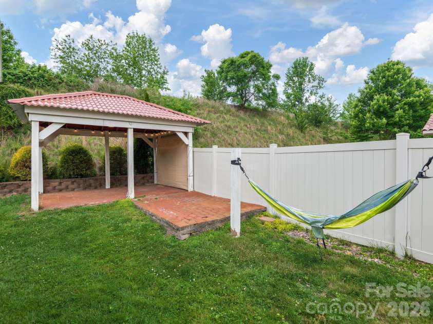 39 Pacifico Drive, Asheville, NC 28806.  MLS# CAR4298660, YatesRealty ID 2114. 