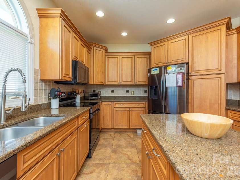 39 Pacifico Drive, Asheville, NC 28806.  MLS# CAR4298660, YatesRealty ID 2114. Functional kitchen island and granite countertops—perfect for chefs and entertaining!