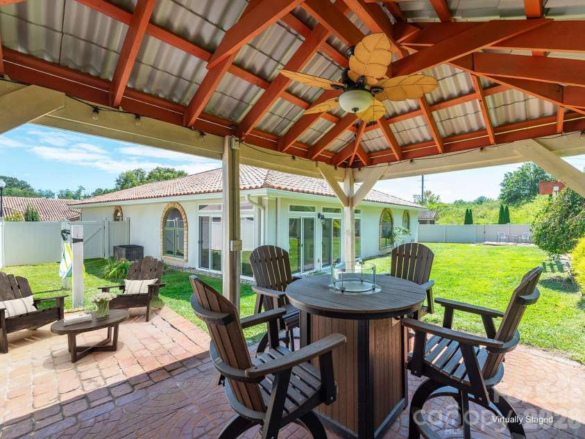 39 Pacifico Drive, Asheville, NC 28806.  MLS# CAR4298660, YatesRealty ID 2114. Virtually Staged