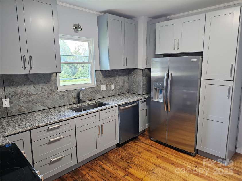 1704 16th Street, Hickory, NC 28601.  MLS# CAR4273452, YatesRealty ID 21140. 