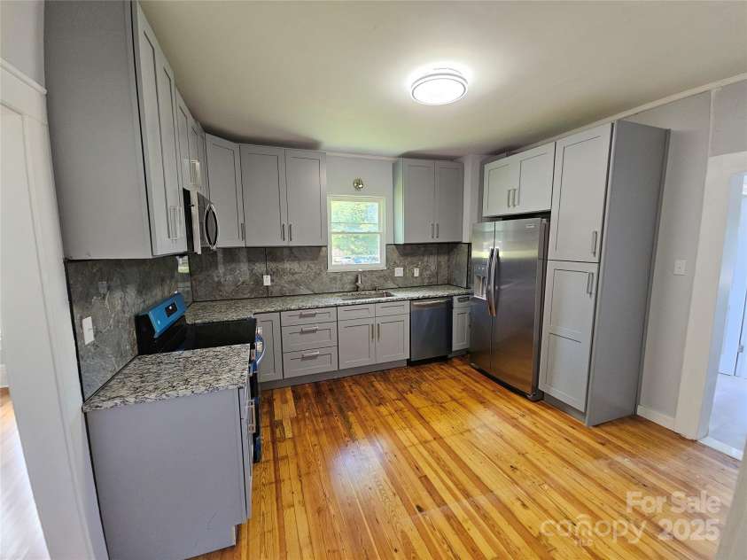 1704 16th Street, Hickory, NC 28601.  MLS# CAR4273452, YatesRealty ID 21140. 