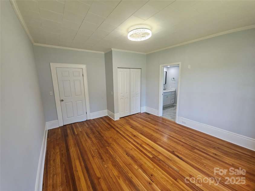 1704 16th Street, Hickory, NC 28601.  MLS# CAR4273452, YatesRealty ID 21140. 