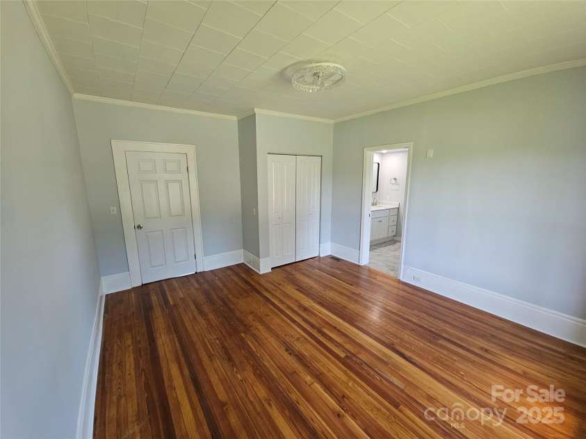 1704 16th Street, Hickory, NC 28601.  MLS# CAR4273452, YatesRealty ID 21140. 