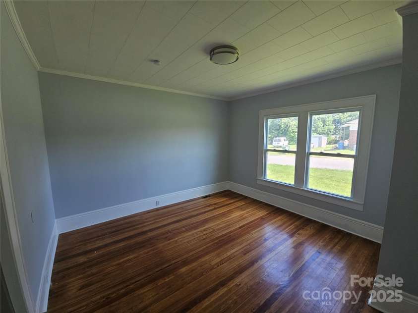 1704 16th Street, Hickory, NC 28601.  MLS# CAR4273452, YatesRealty ID 21140. 