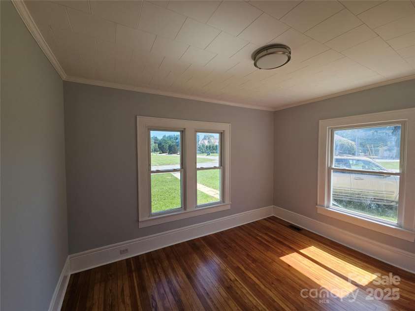 1704 16th Street, Hickory, NC 28601.  MLS# CAR4273452, YatesRealty ID 21140. 