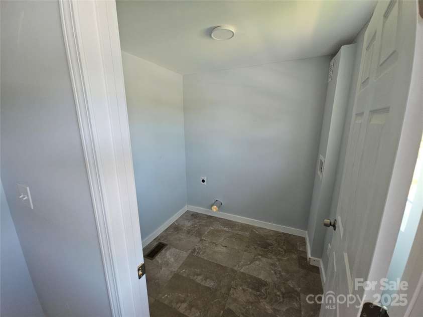 1704 16th Street, Hickory, NC 28601.  MLS# CAR4273452, YatesRealty ID 21140. 