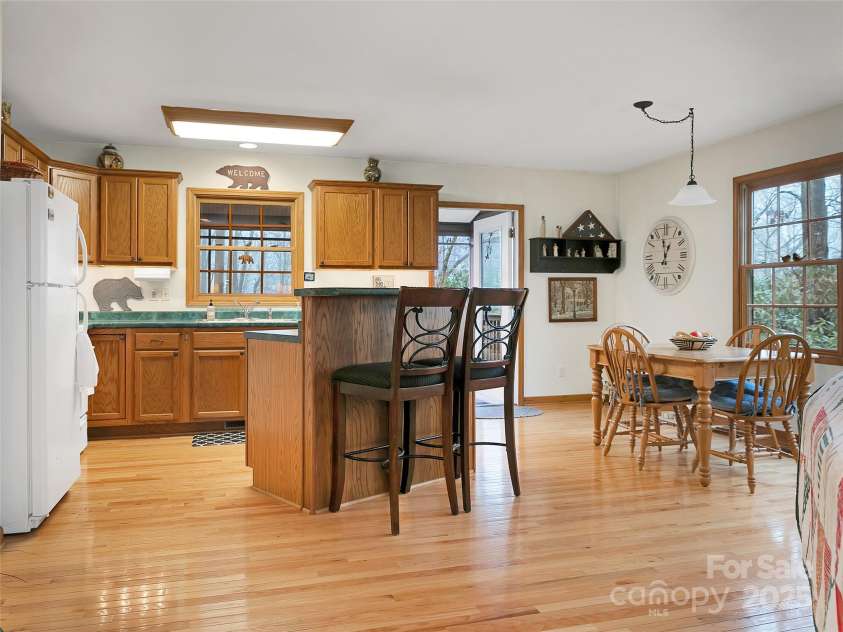 144 Panther Gap Road, Brevard, NC 28712.  MLS# CAR4240689, YatesRealty ID 21141. Breakfast bar