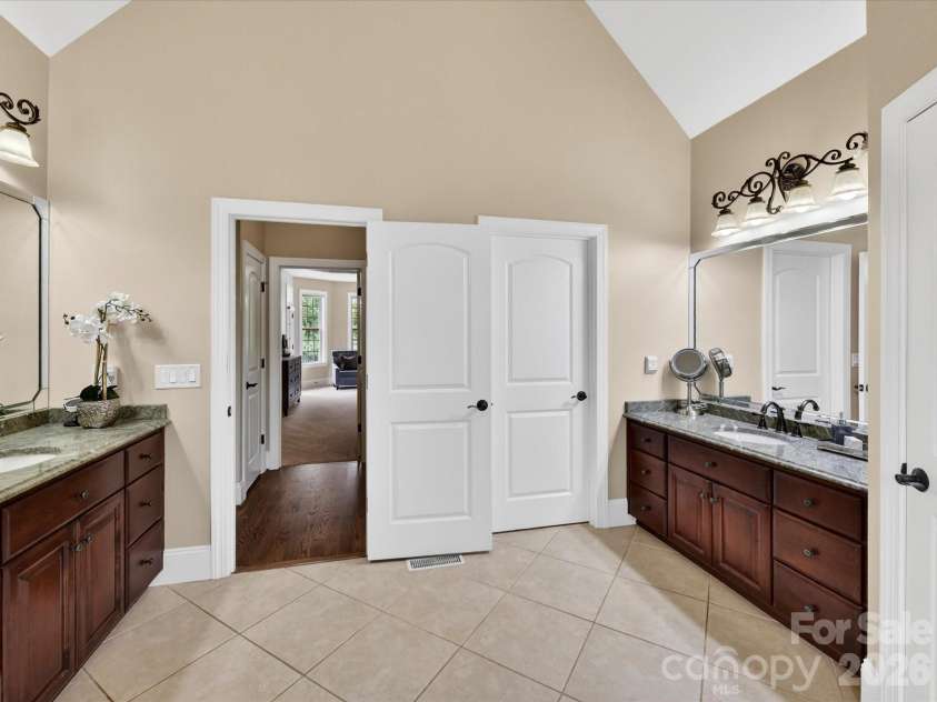 2007 Sugar Mill Road, Indian Trail, NC 28079.  MLS# CAR4375322, YatesRealty ID 21143. Double vanities, vaulted ceiling