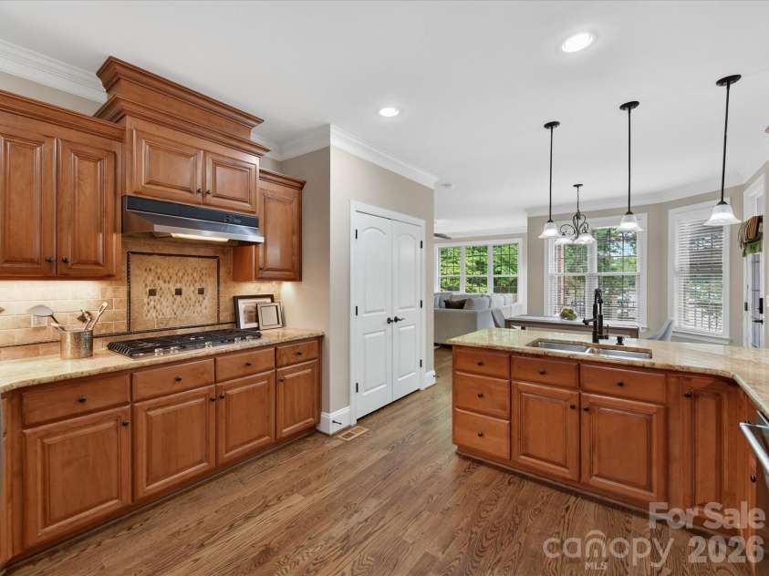 2007 Sugar Mill Road, Indian Trail, NC 28079.  MLS# CAR4375322, YatesRealty ID 21143. Lovely kitchen with gas cooktop
