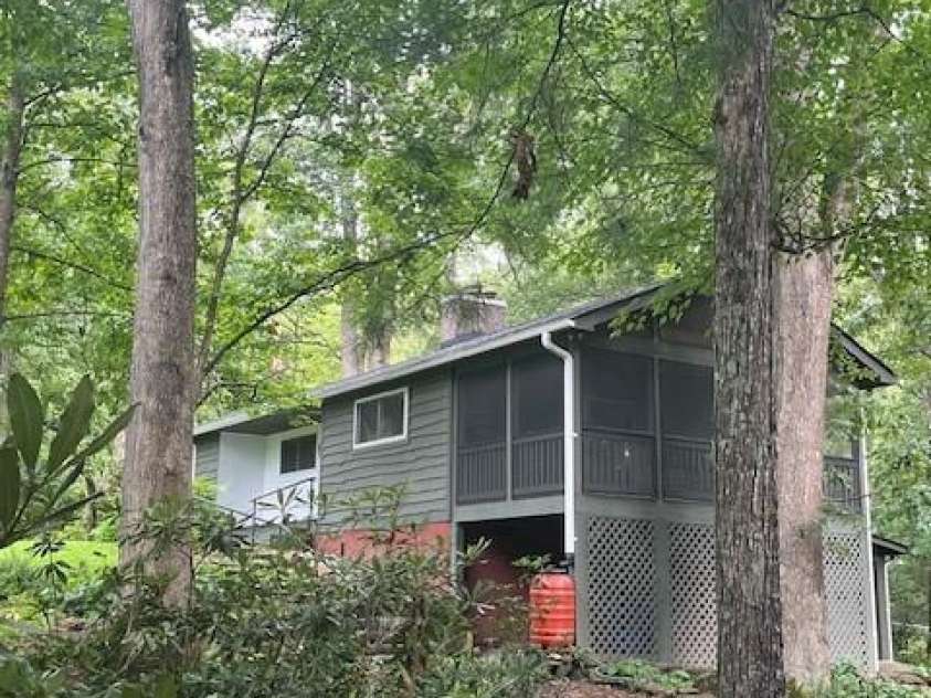 5 Old Cove Road, Black Mountain, NC 28711.  MLS# CAR4263653, YatesRealty ID 21143. 1800+ Heated Square Feet