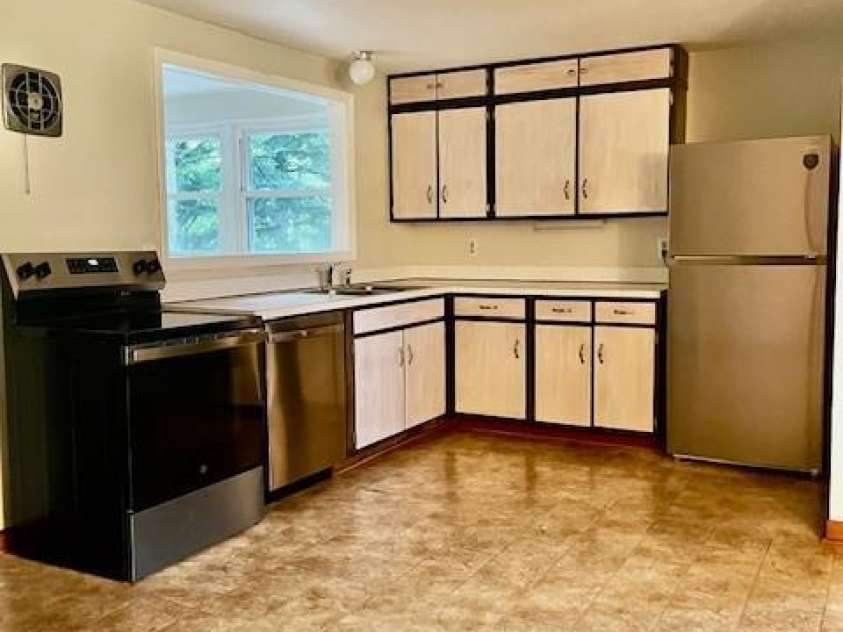 5 Old Cove Road, Black Mountain, NC 28711.  MLS# CAR4263653, YatesRealty ID 21143. BRAND NEW APPLIANCES!!!