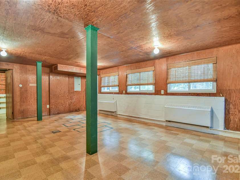 5 Old Cove Road, Black Mountain, NC 28711.  MLS# CAR4263653, YatesRealty ID 21143. Create A Studio