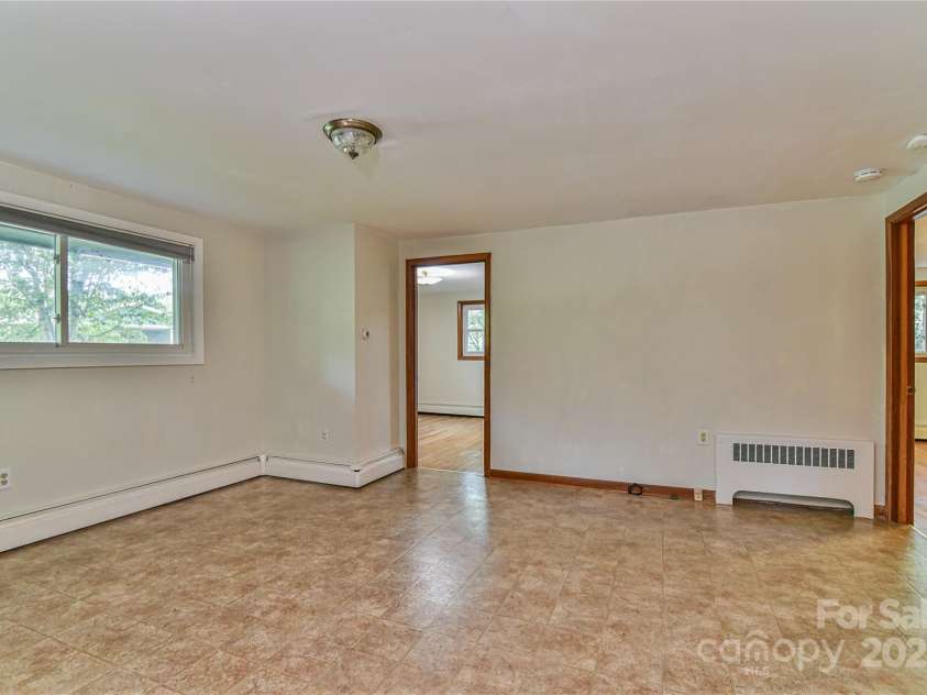 5 Old Cove Road, Black Mountain, NC 28711.  MLS# CAR4263653, YatesRealty ID 21143. Dining Area