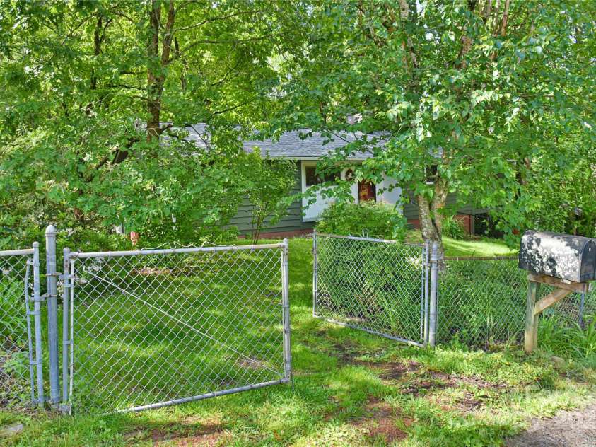 5 Old Cove Road, Black Mountain, NC 28711.  MLS# CAR4263653, YatesRealty ID 21143. Fenced Front Entrance