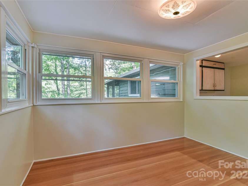 5 Old Cove Road, Black Mountain, NC 28711.  MLS# CAR4263653, YatesRealty ID 21143. Sunny Multipurpose Room