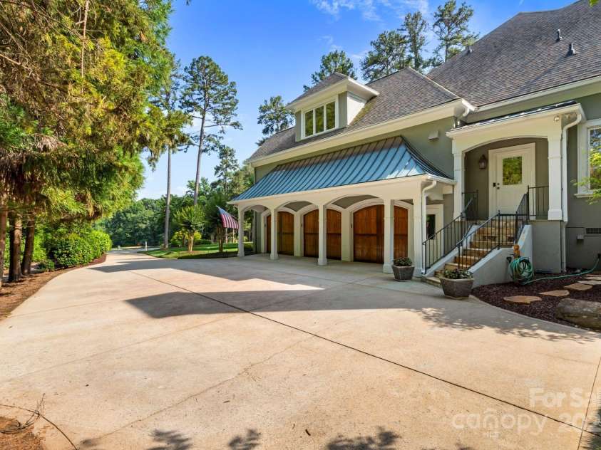 167 Quaker Road, Mooresville, NC 28117.  MLS# CAR4261192, YatesRealty ID 21144. Spacious 3 car attached garage and private side entrance to laundry area.