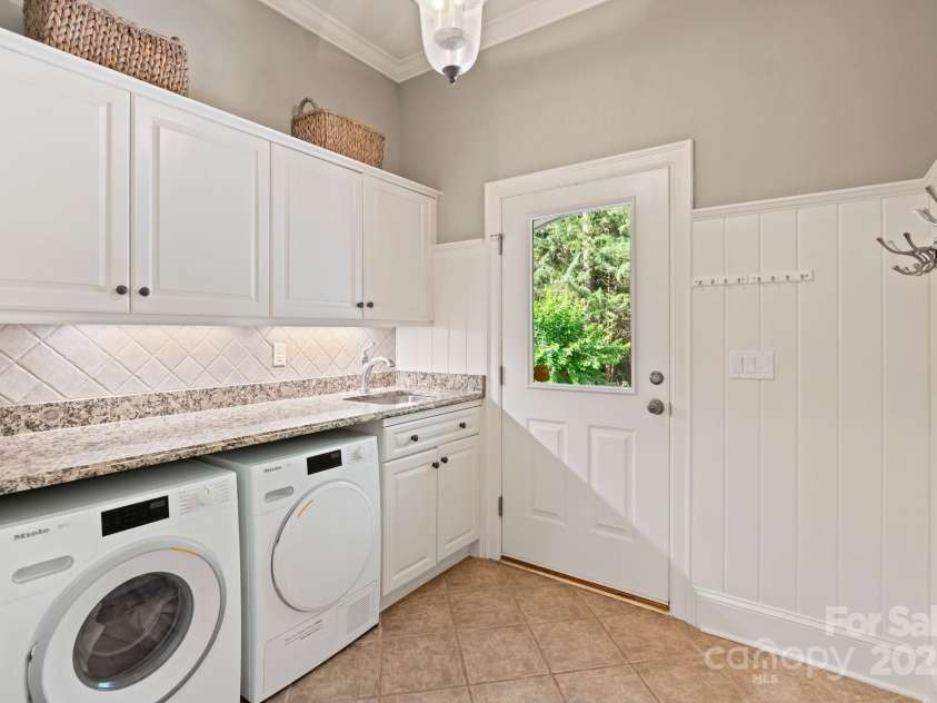 167 Quaker Road, Mooresville, NC 28117.  MLS# CAR4261192, YatesRealty ID 21144. Spacious laundry room with sink and private side entrance
