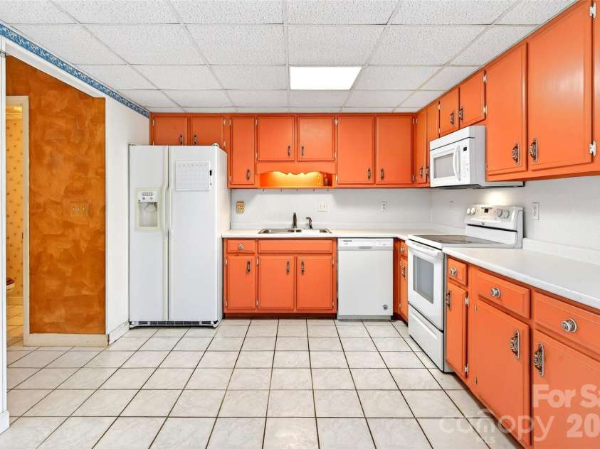 75 Laurelwood Drive, Marion, NC 28752.  MLS# CAR4361973, YatesRealty ID 21144. 