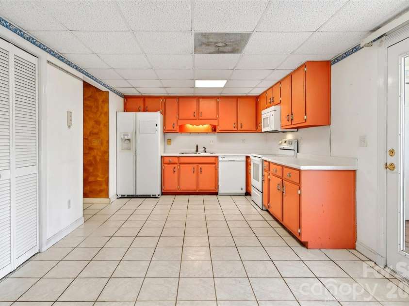 75 Laurelwood Drive, Marion, NC 28752.  MLS# CAR4361973, YatesRealty ID 21144. 