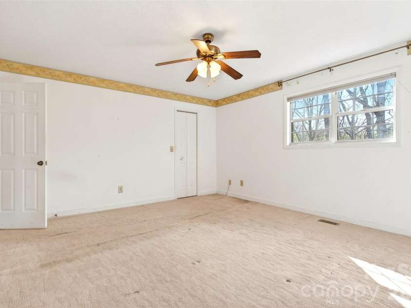 75 Laurelwood Drive, Marion, NC 28752.  MLS# CAR4361973, YatesRealty ID 21144. 
