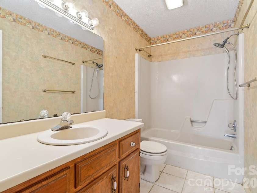 75 Laurelwood Drive, Marion, NC 28752.  MLS# CAR4361973, YatesRealty ID 21144. 